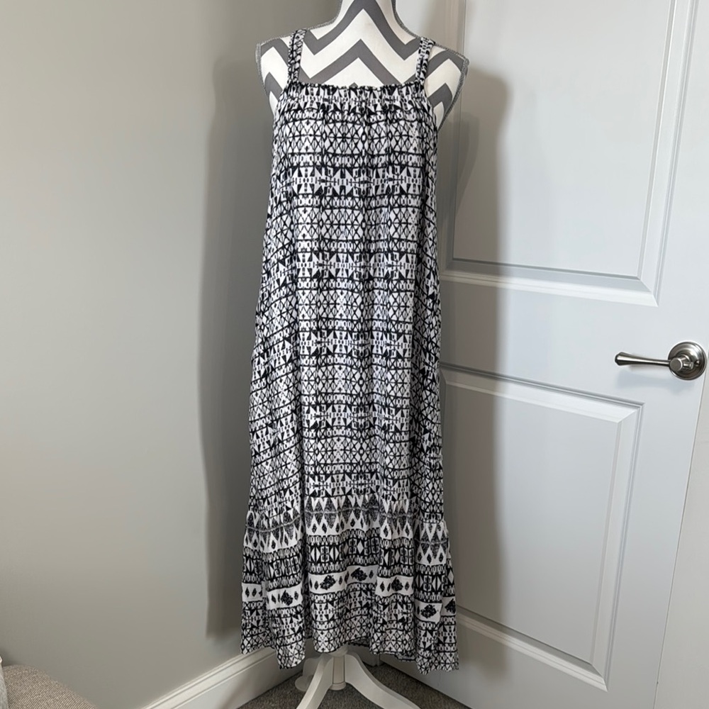 NWT Evereve Black White Maxi Dress Resort Vacation Size Small